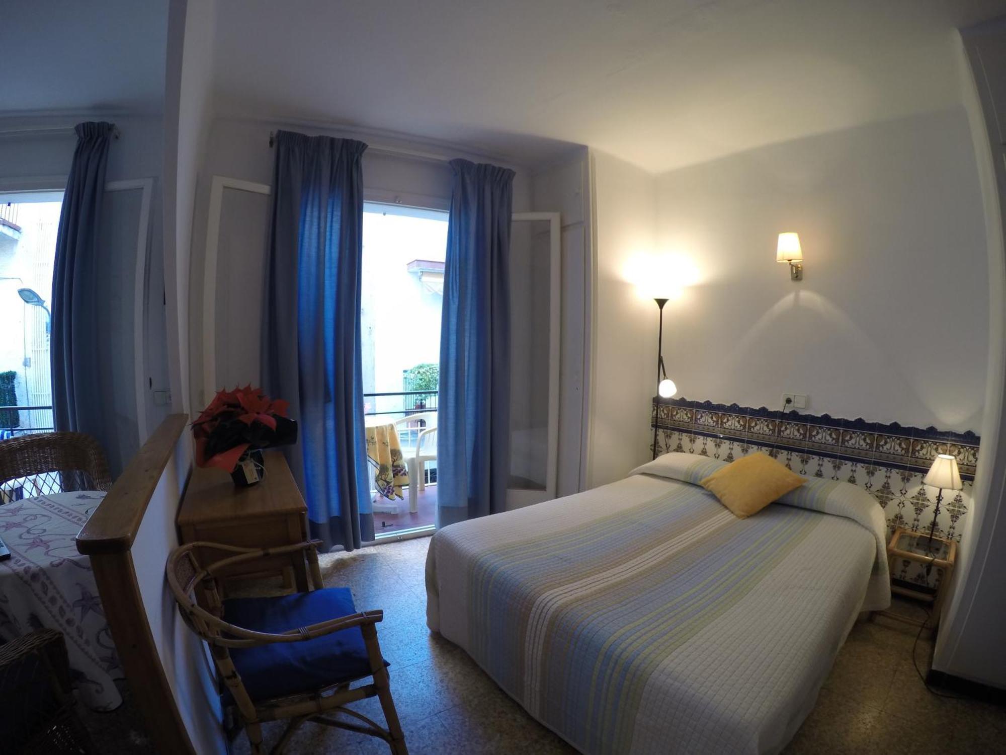 Apartamentos Montserrat Sitges Habitación foto