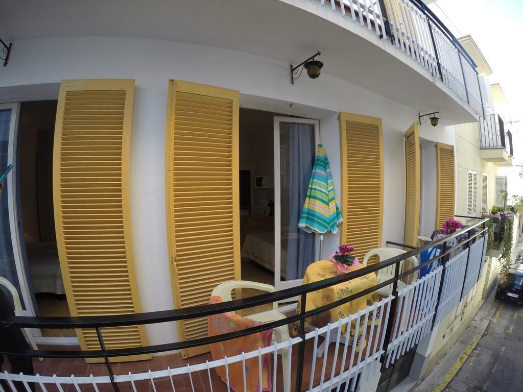 Apartamentos Montserrat Sitges Habitación foto