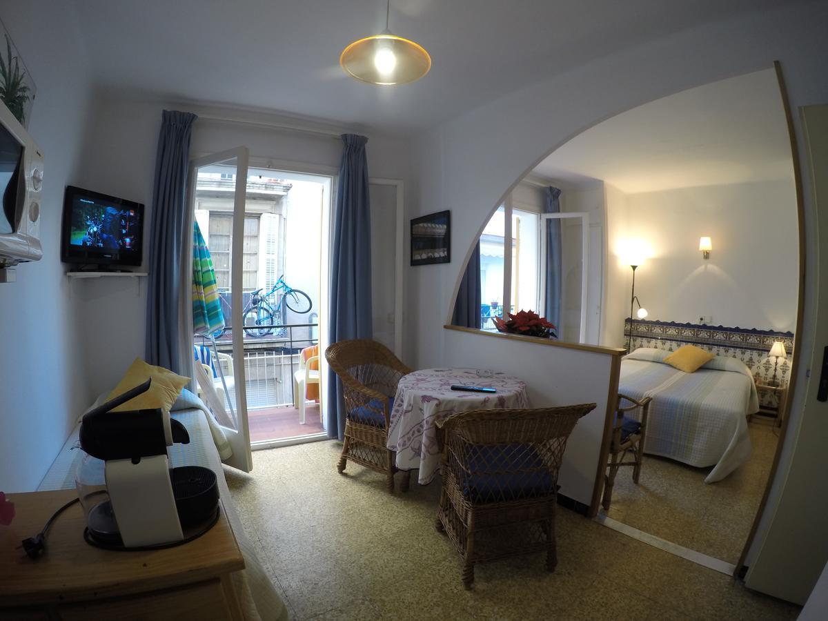 Apartamentos Montserrat Sitges Habitación foto